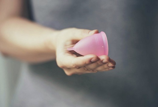 copa de silicona que absorbe el flujo menstrual